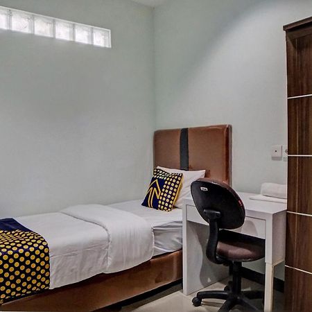 Spot On 92822 Finest House Near Amplas Bus Terminal Medan Buitenkant foto