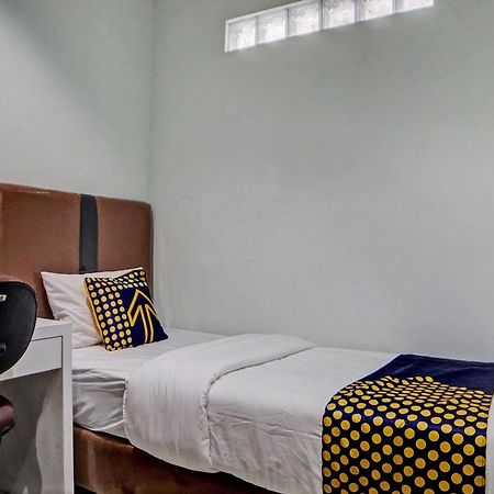 Spot On 92822 Finest House Near Amplas Bus Terminal Medan Buitenkant foto