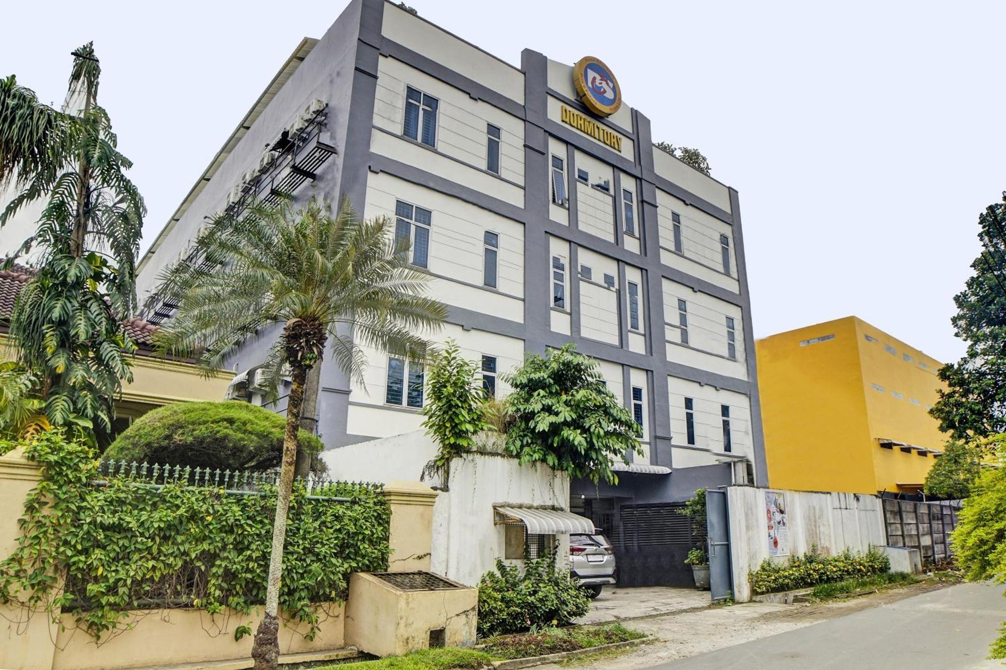 Spot On 92822 Finest House Near Amplas Bus Terminal Medan Buitenkant foto