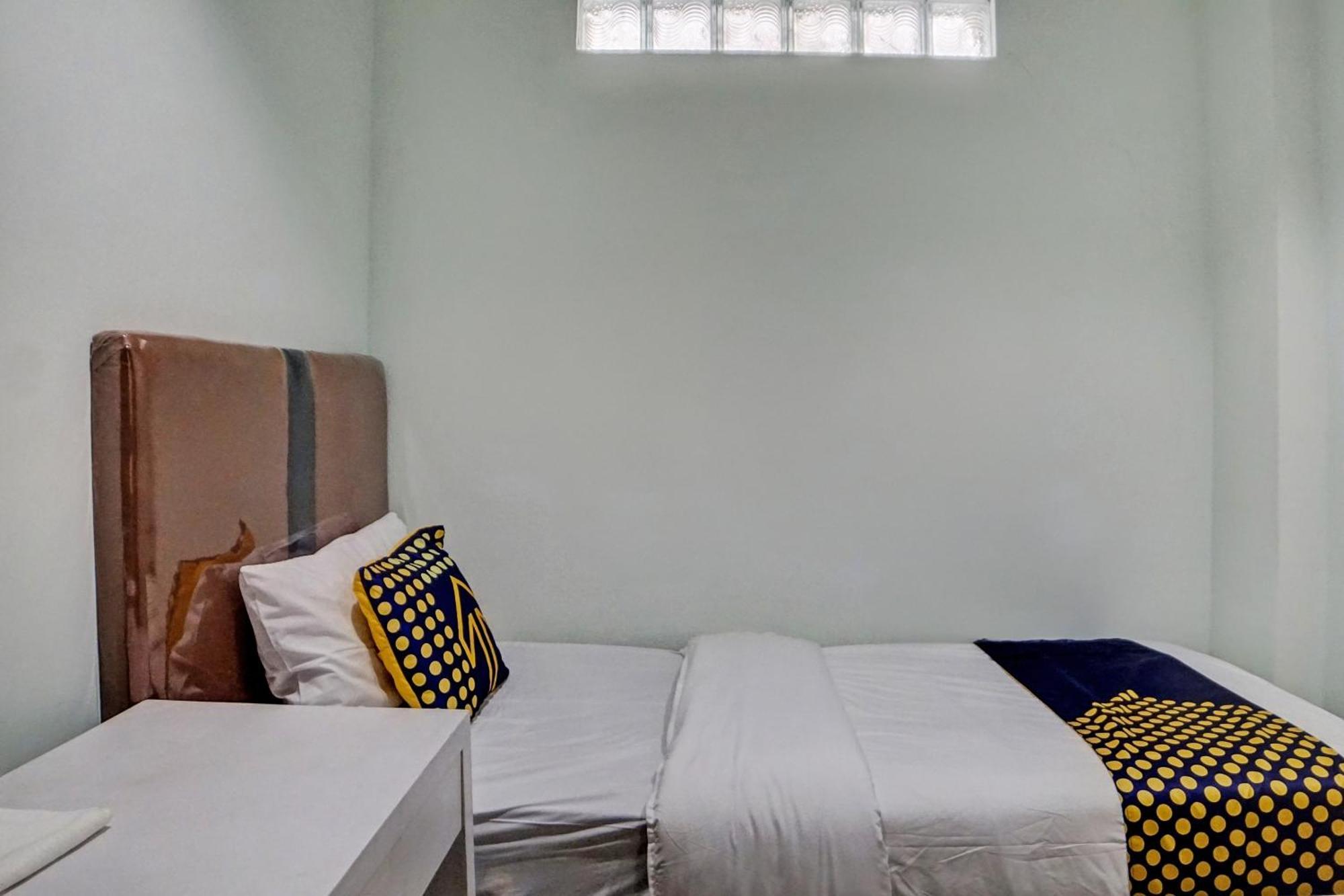 Spot On 92822 Finest House Near Amplas Bus Terminal Medan Buitenkant foto