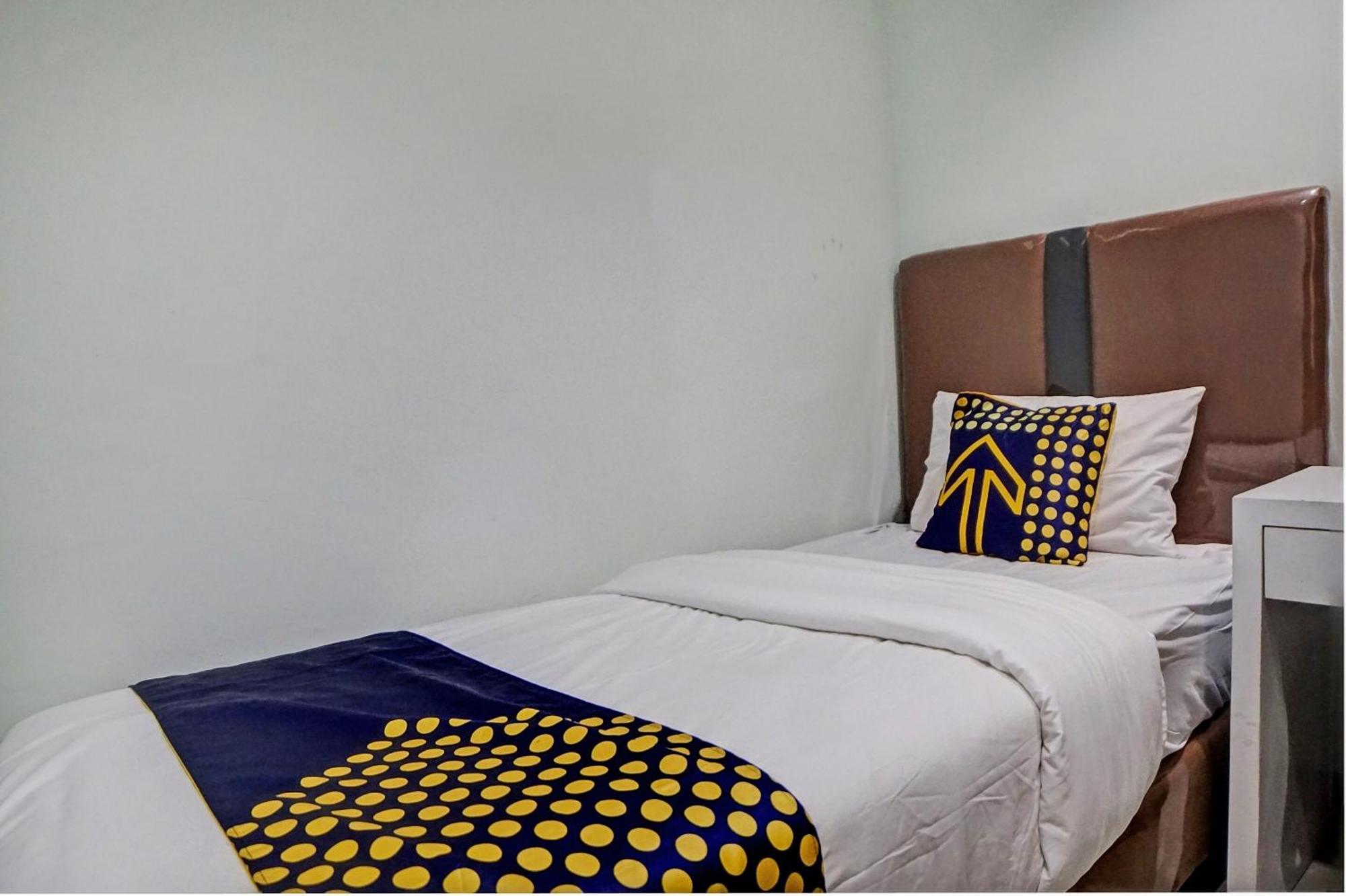 Spot On 92822 Finest House Near Amplas Bus Terminal Medan Buitenkant foto