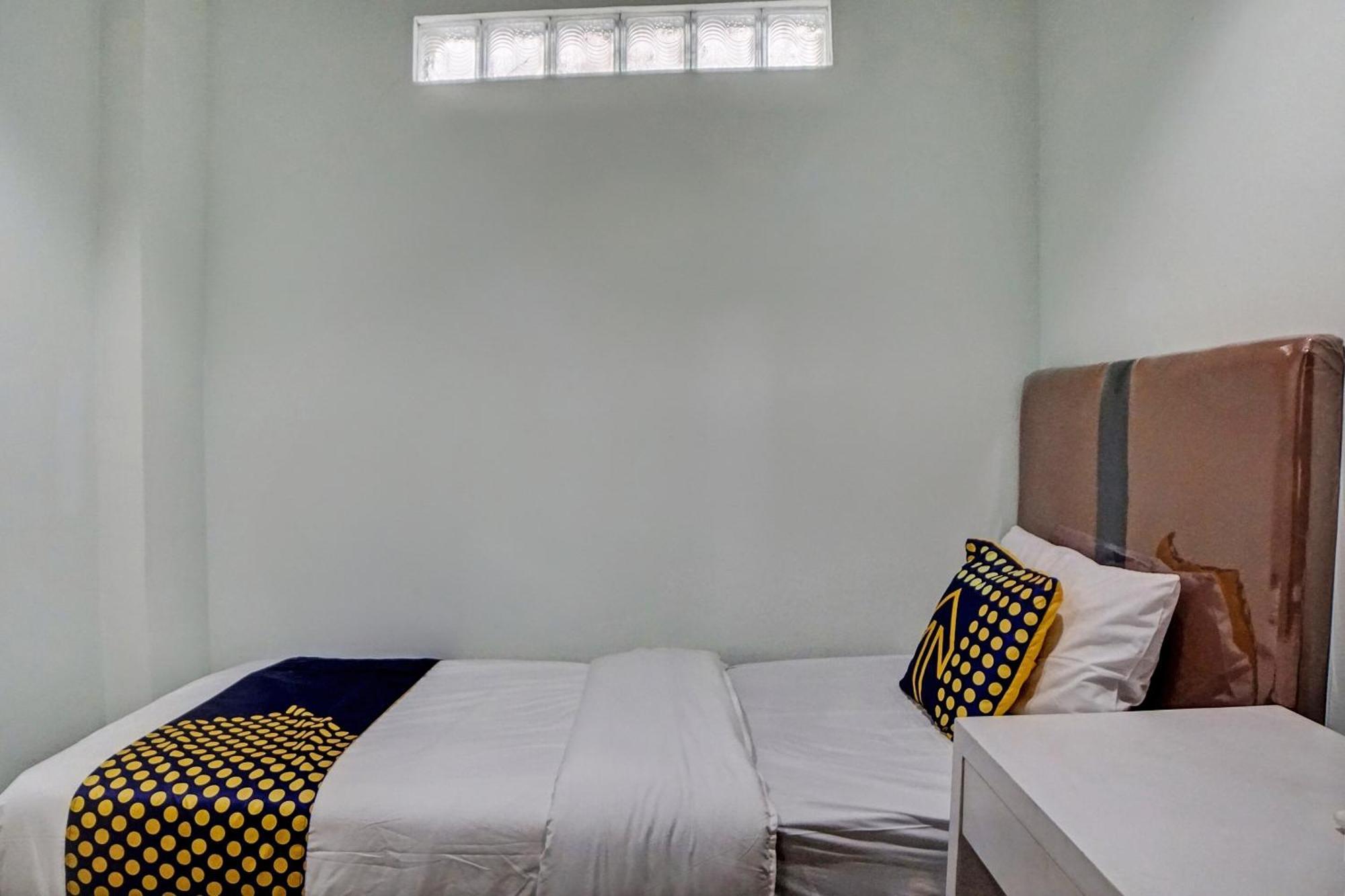 Spot On 92822 Finest House Near Amplas Bus Terminal Medan Buitenkant foto