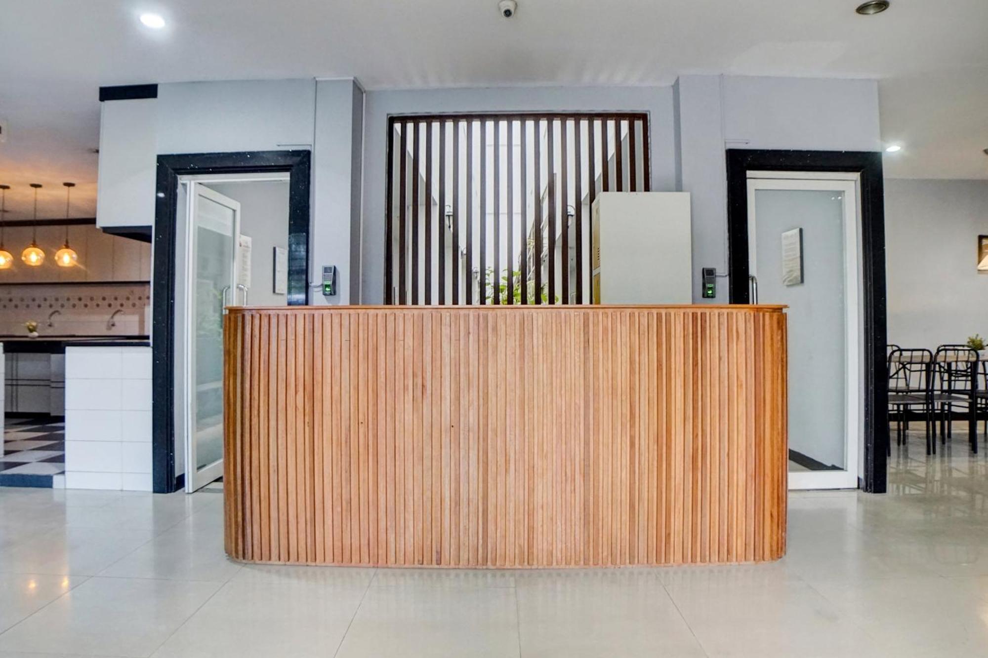 Spot On 92822 Finest House Near Amplas Bus Terminal Medan Buitenkant foto